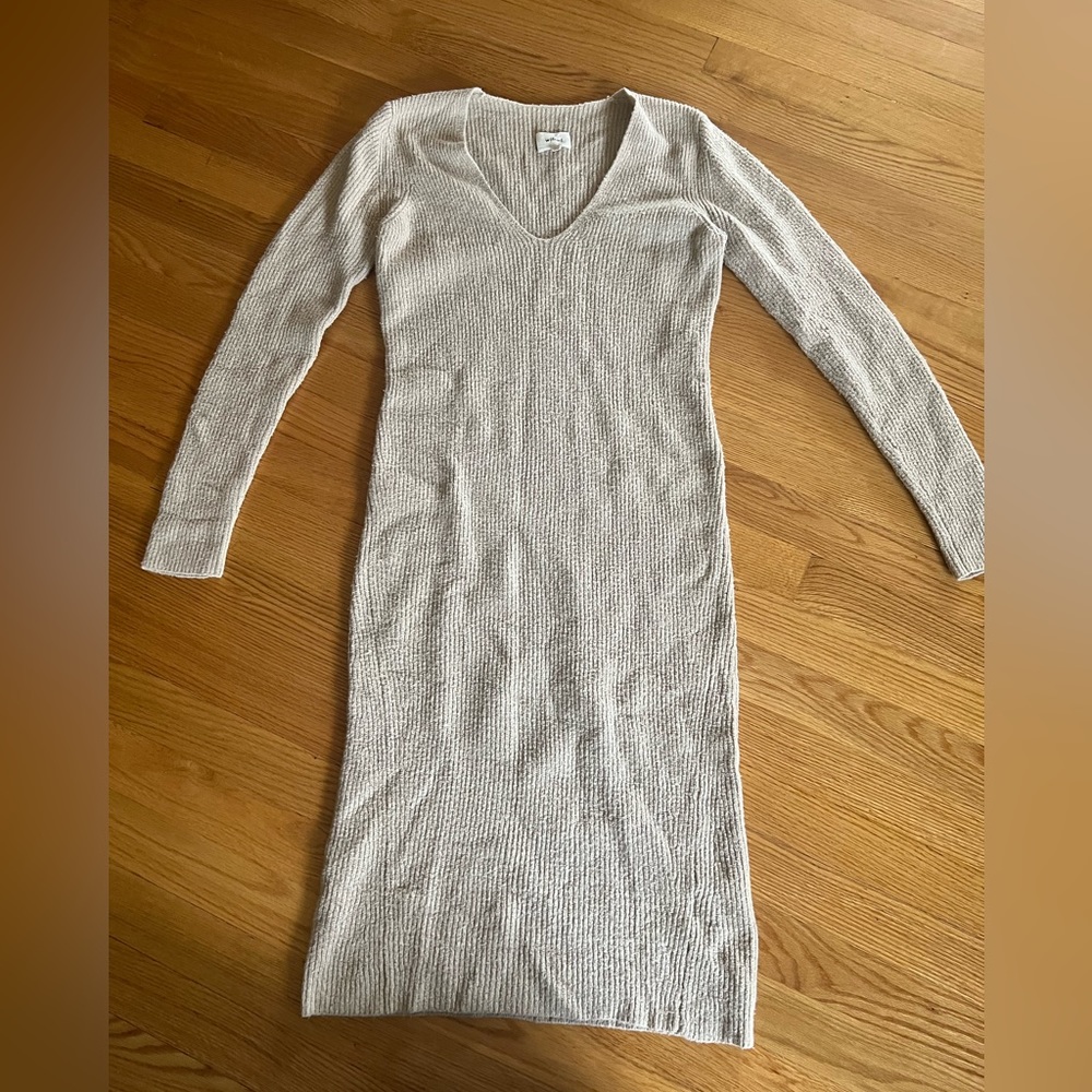 Wilfred cream v neck sweater dress size medium